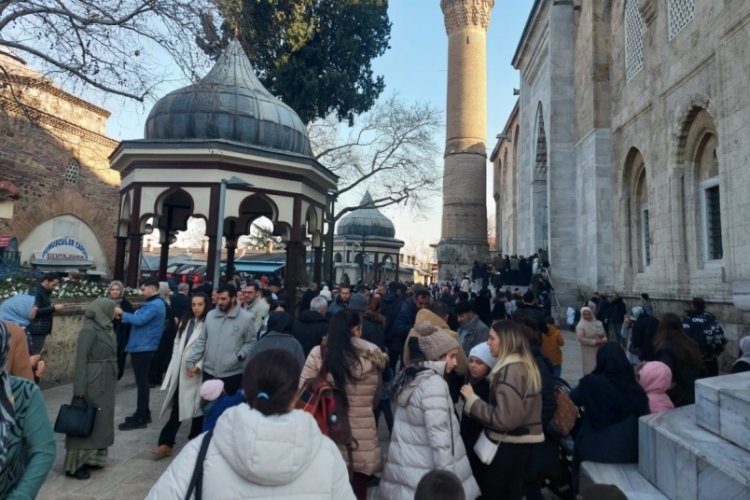 Bursa'nın sembolleri arasında yer alan Ulu Cami, hafta sonu ziyaretçi