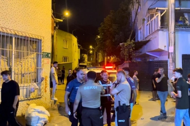 PARK YERİ KAVGASIN’DA KAN AKTI:3 YARALI Bursa'nın Yıldırım İçesi Yavuzselim Mahallesinde park etme kavgası sonucu