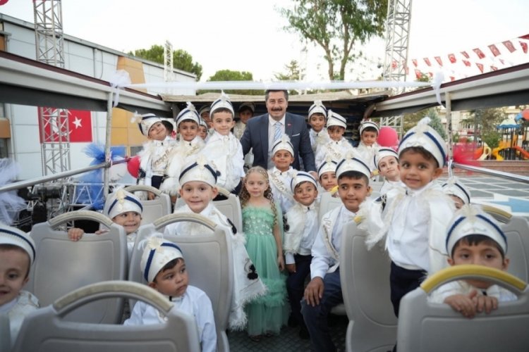 BİBER FESTİVALİN’DE MİNİKLER SÜNNET EDİLDİ Bursa'da 10. Uluslararası Altın Biber Festivali kapsamında 27 çocuğun toplu