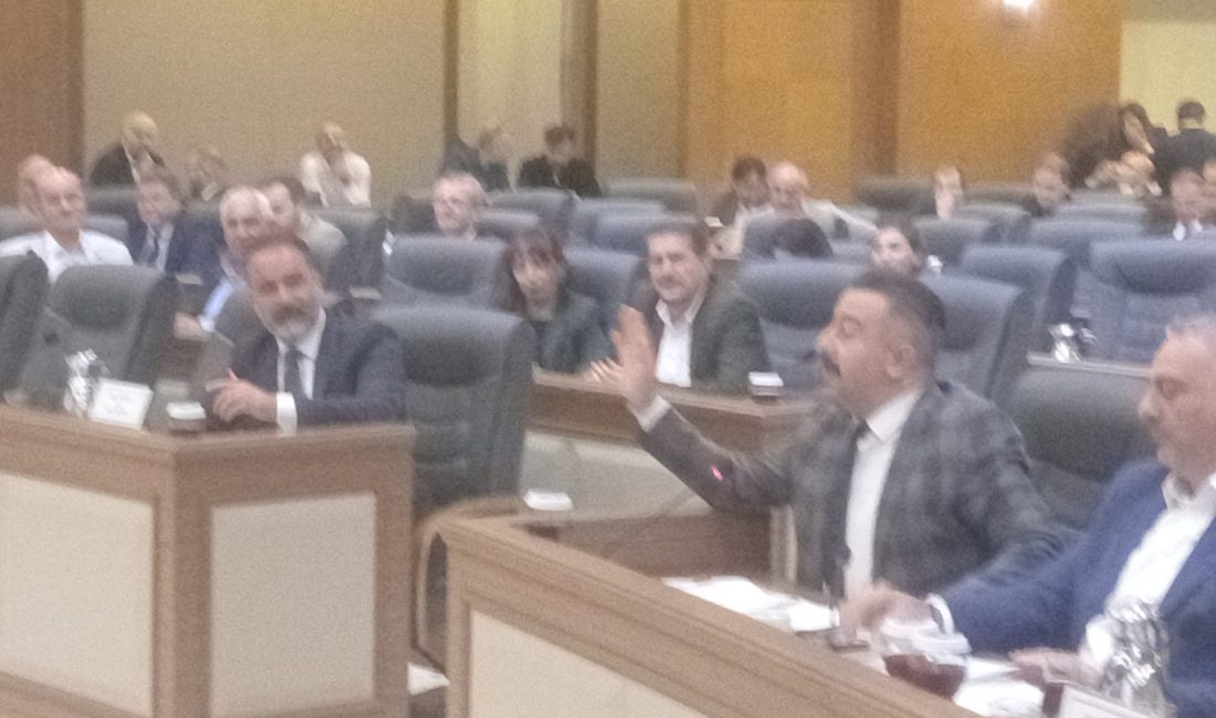 Büyükşehir Belediyesi Ana Hizmet Binası'nda gerçekleşen birleşime, Bursa Büyükşehir Belediye