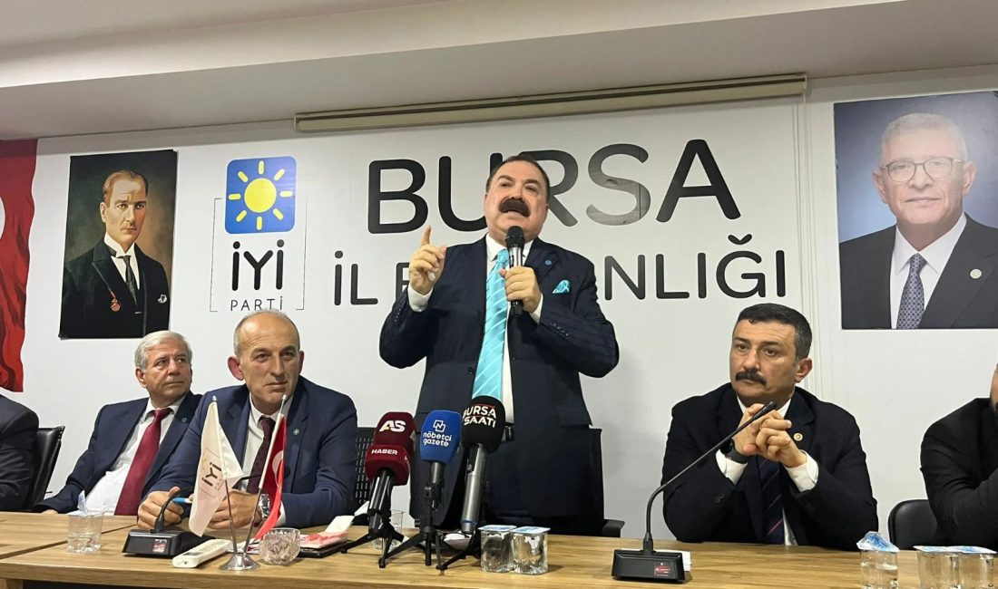 İYİ Parti Bursa İl Başkanlığı’nda düzenlenen toplantıda, Nevzat Kocakurt il