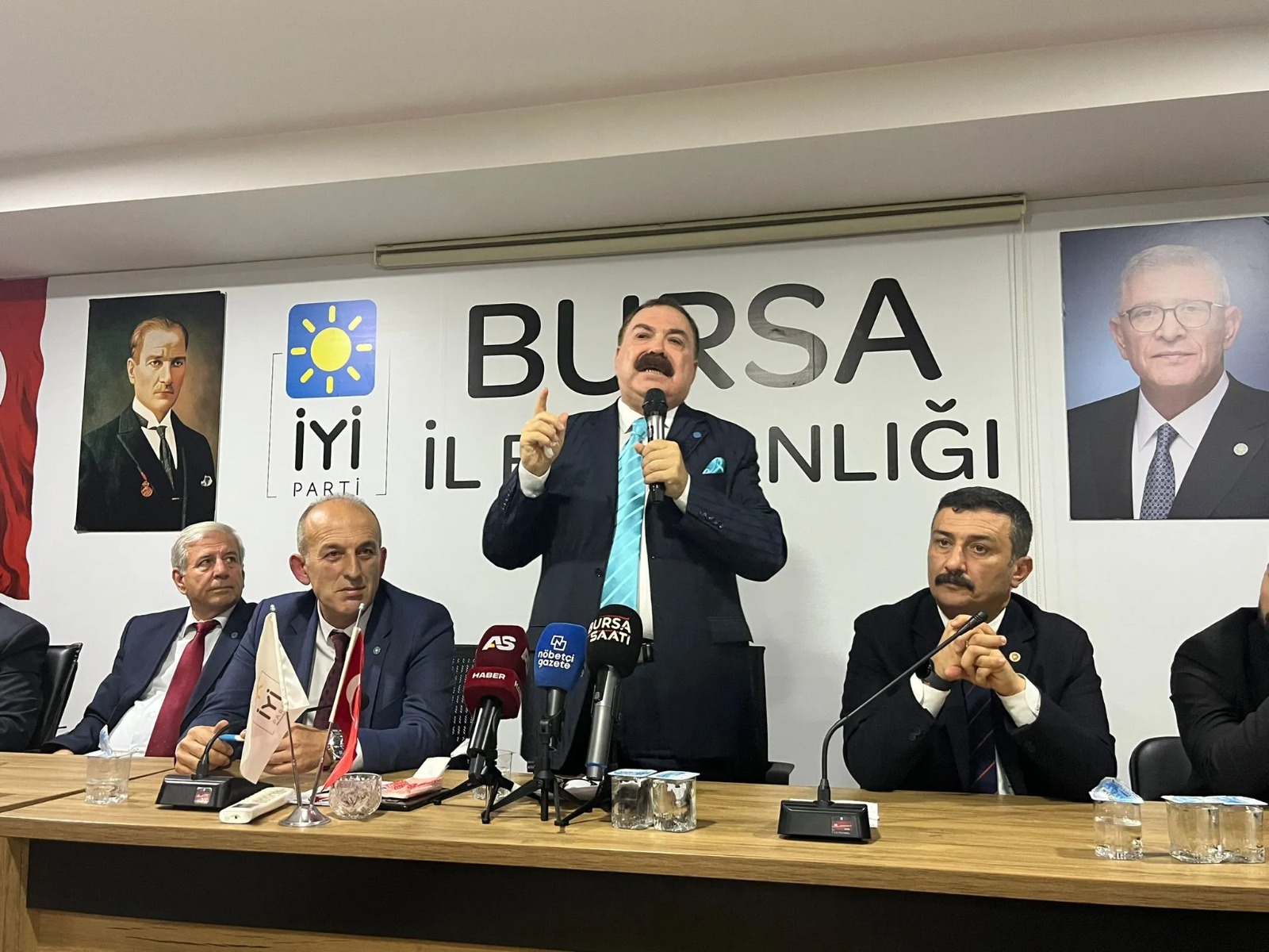 İYİ Parti Bursa İl Başkanlığı’nda düzenlenen toplantıda, Nevzat Kocakurt il