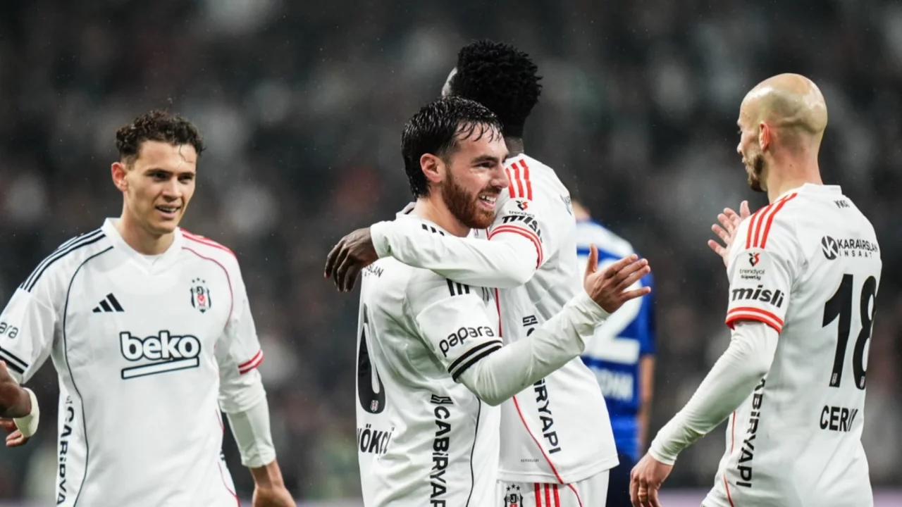 Süper Lig'in 27. haftasında Beşiktaş, sahasında Kasımpaşa'yı 2-1 yenerek çıkışını