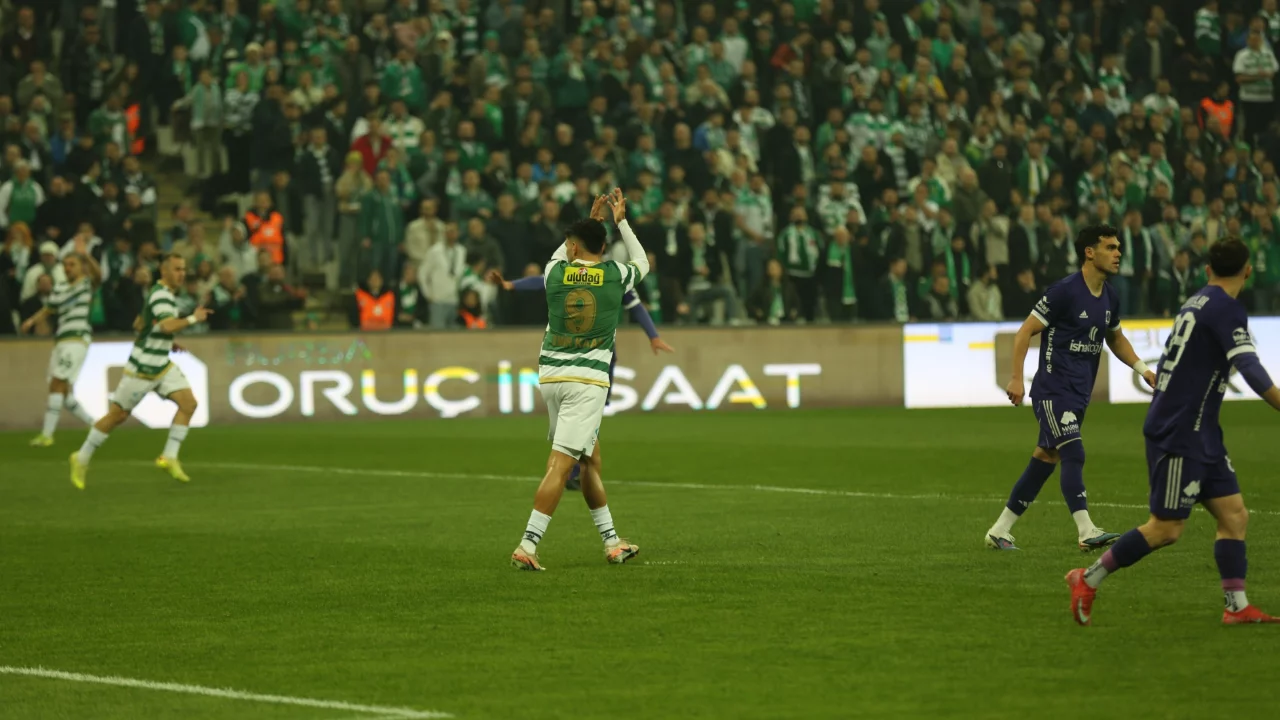 Bursaspor, ligin 29. haftasında evinde Güzide Gebze Spor'u konuk etti.