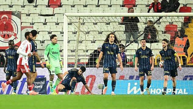 Trendyol Süper Lig'de heyecan sürüyor. Ligin 24. haftasında Fenerbahçe deplasmanda