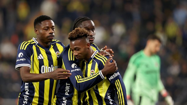 Trendyol Süperlig karşılaşmasında Sarılacivertli ekip kendi sahasında ve seyircisinin de