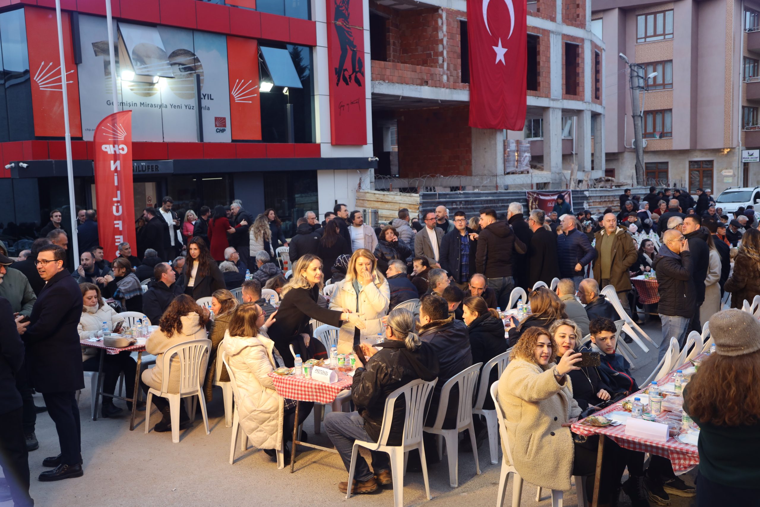 Cumhuriyet Halk Partisi Nilüfer İlçe Başkanlığı tarafından düzenlenen Sokak İftar