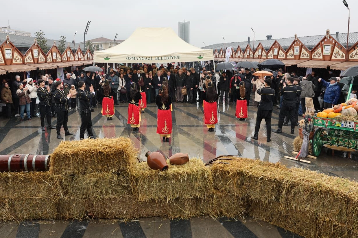 Osmangazi’de binlerce ata tohumu gelecek nesillere aktarılmak üzere takas edildi.