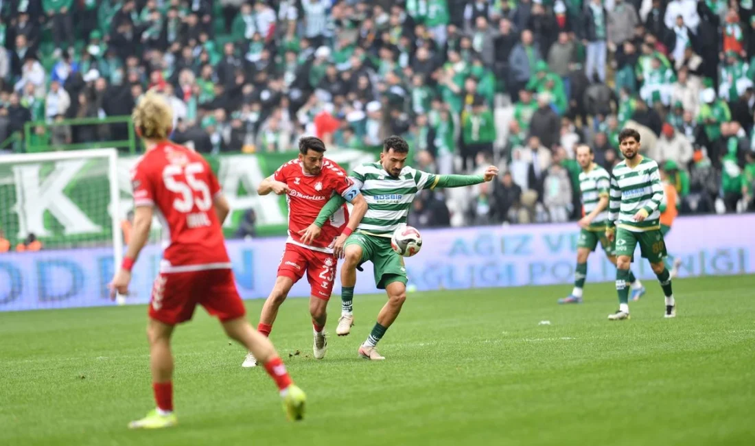 TFF 2. Lig Kırmızı Grup'un 26. haftasında Bursaspor sahasında 68
