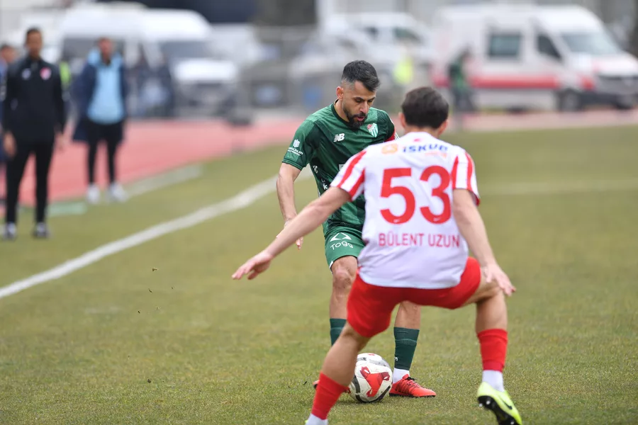 AL GÜLÜM VER GÜLÜM MAÇINDAN GOL SESİ ÇIKMADI:0-0 Bursaspor, ligin 28. haftasında Akedaş Kahramanmaraş İstiklal Spor ile karşı