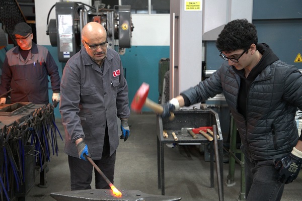 Bursa’nın köklü eğitim kurumlarından Tophane Mesleki ve Teknik Anadolu Lisesi’nde,