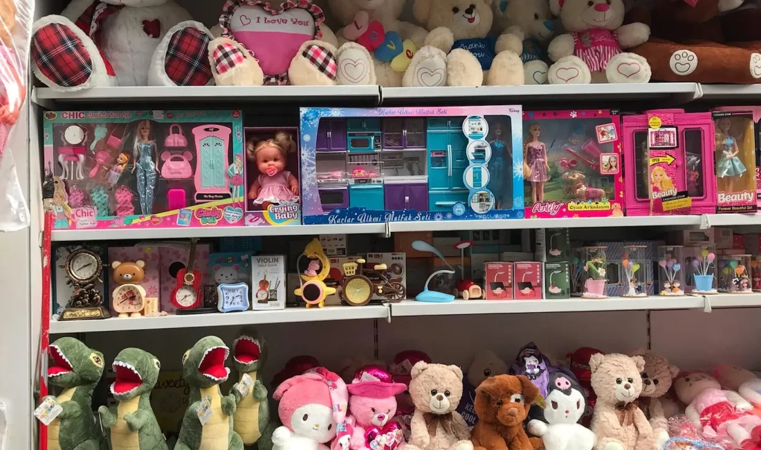 Bursa’da 20 yıldır oyuncakçılık yapan esnaf, artan fiyatlar nedeniyle satışlarda