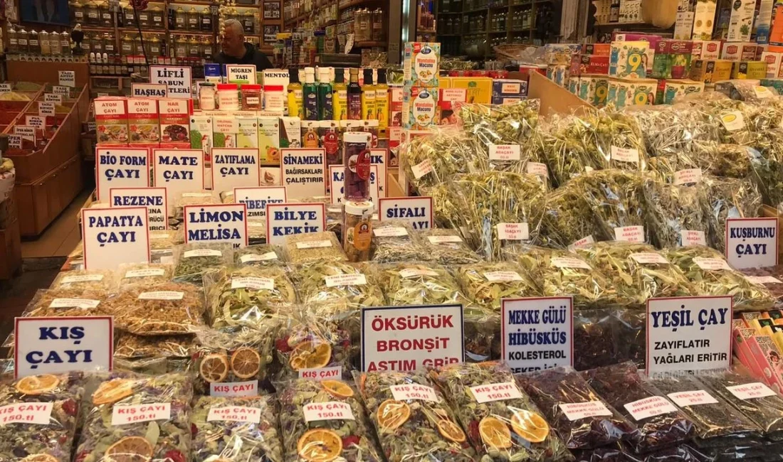 Bursa Kapalı Çarşı’da 30 yıldır aktarlık yapan Tarık Esin, satışların