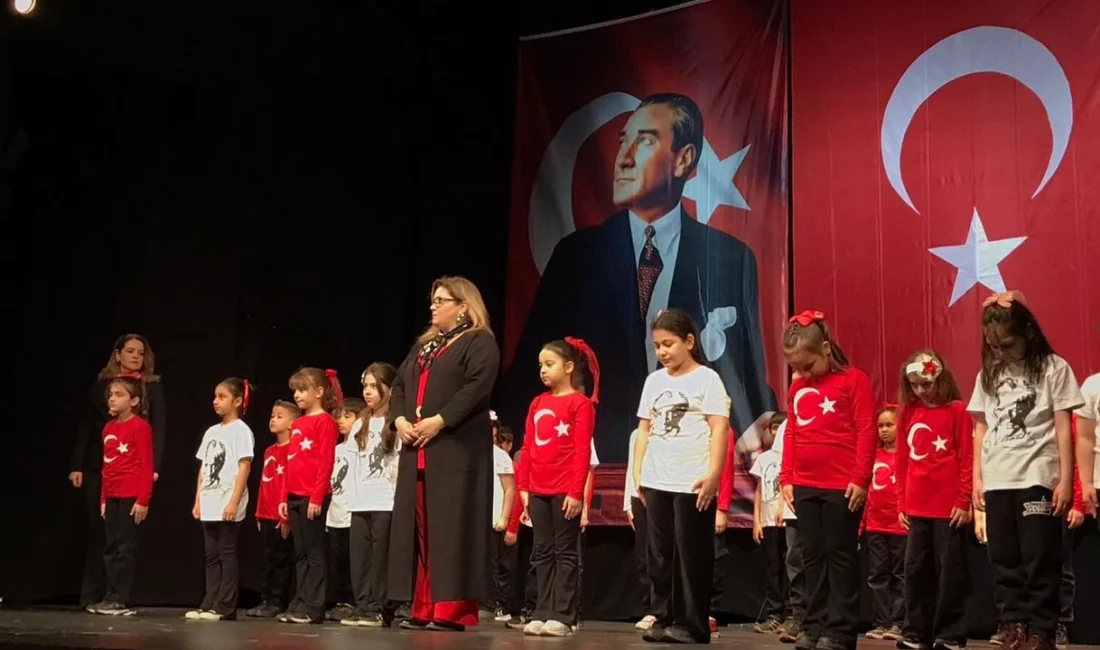 Bursa Valiliği’nin düzenlediği 23 Nisan programı, Tayyare Kültür Merkezi’nde yoğun