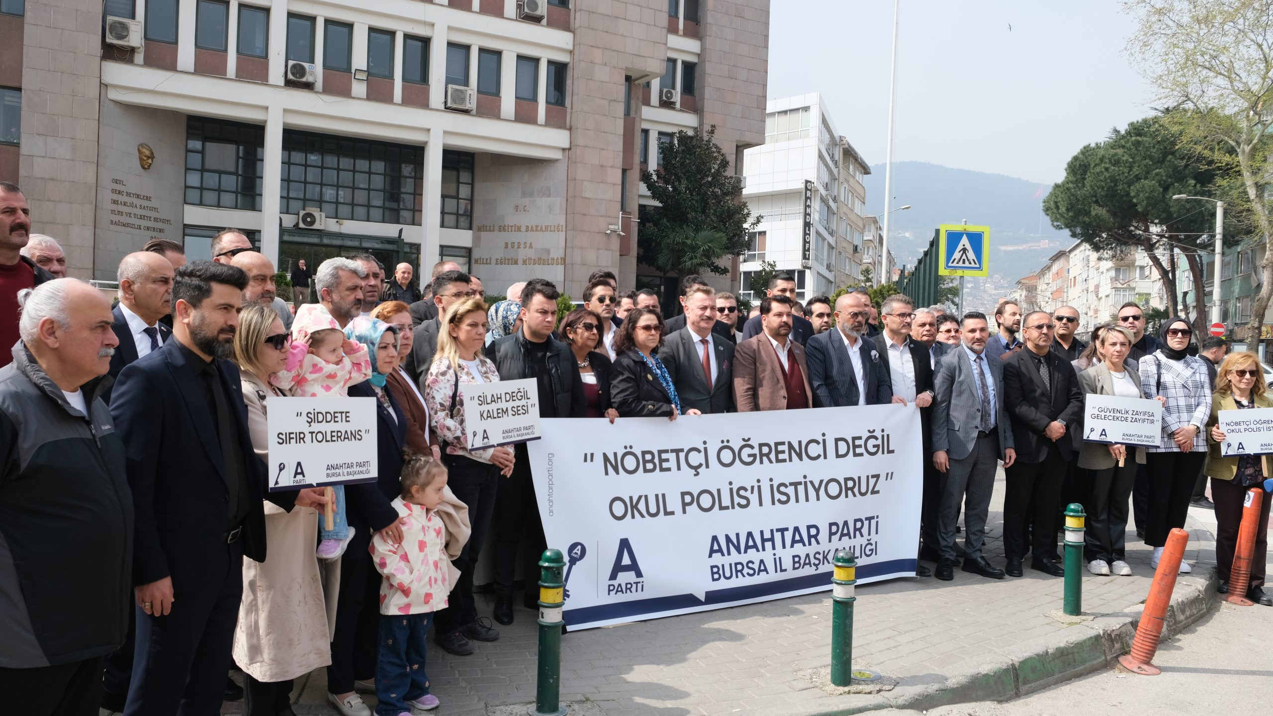 A Parti Bursa İl Başkanı Fikret Aslan, artan okul saldırıları