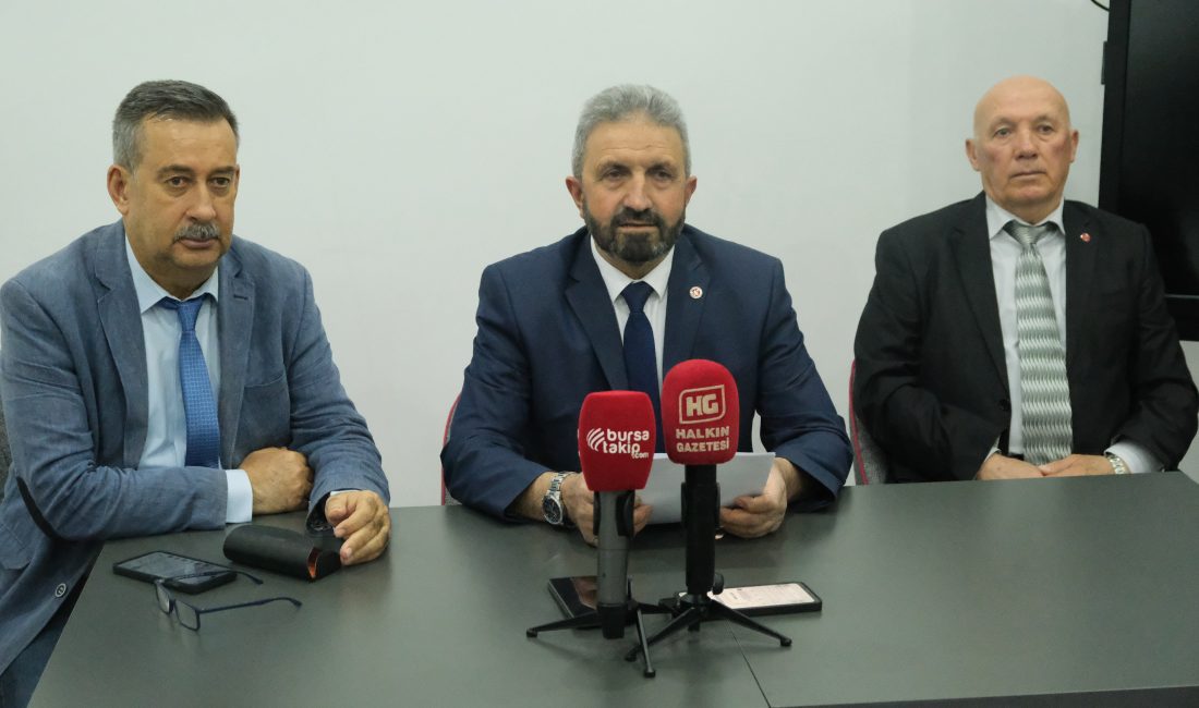 Saadet Partisi Karacabey İlçe Başkanı Zeynel Koçak, düzenlediği basın toplantısında
