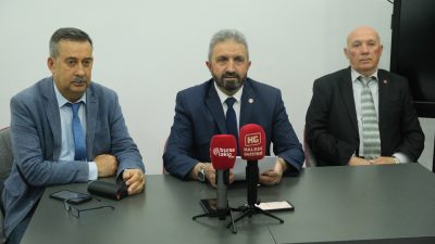 Saadet Partisi Karacabey İlçe Başkanı Zeynel Koçak, düzenlediği basın toplantısında
