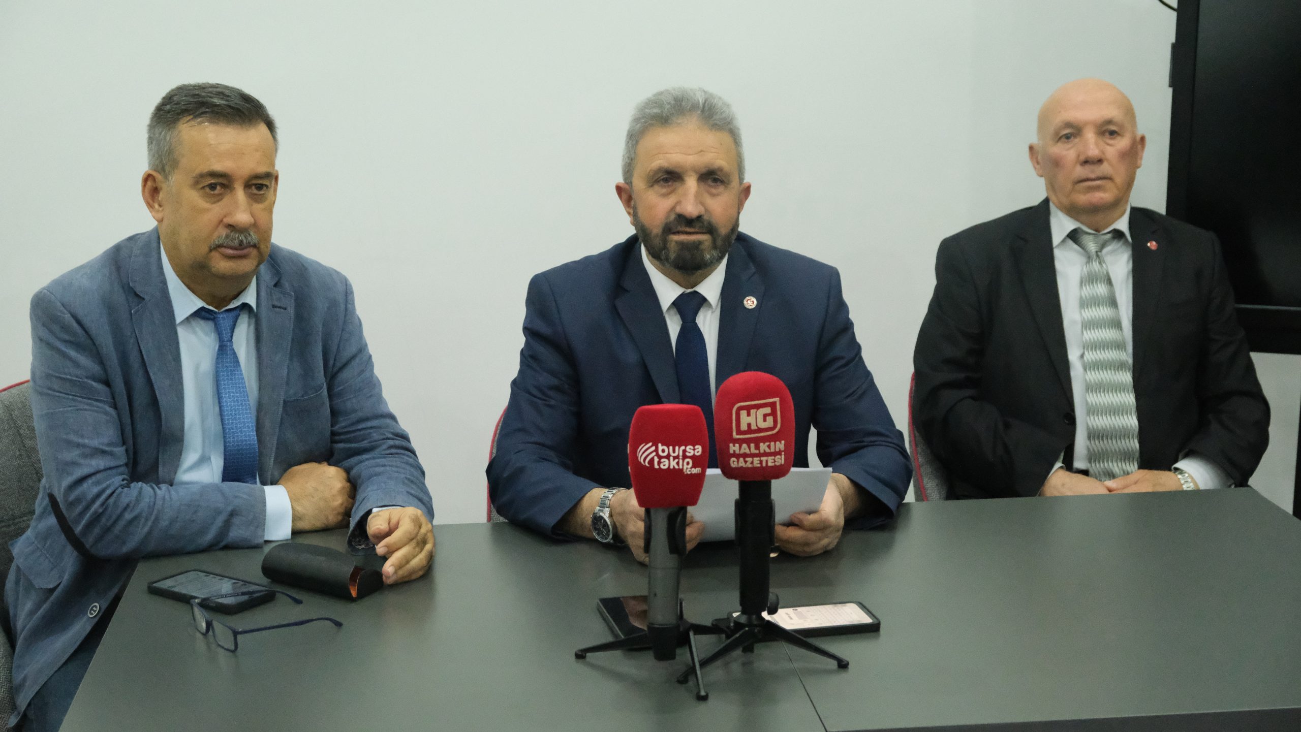 Saadet Partisi Karacabey İlçe Başkanı Zeynel Koçak, düzenlediği basın toplantısında