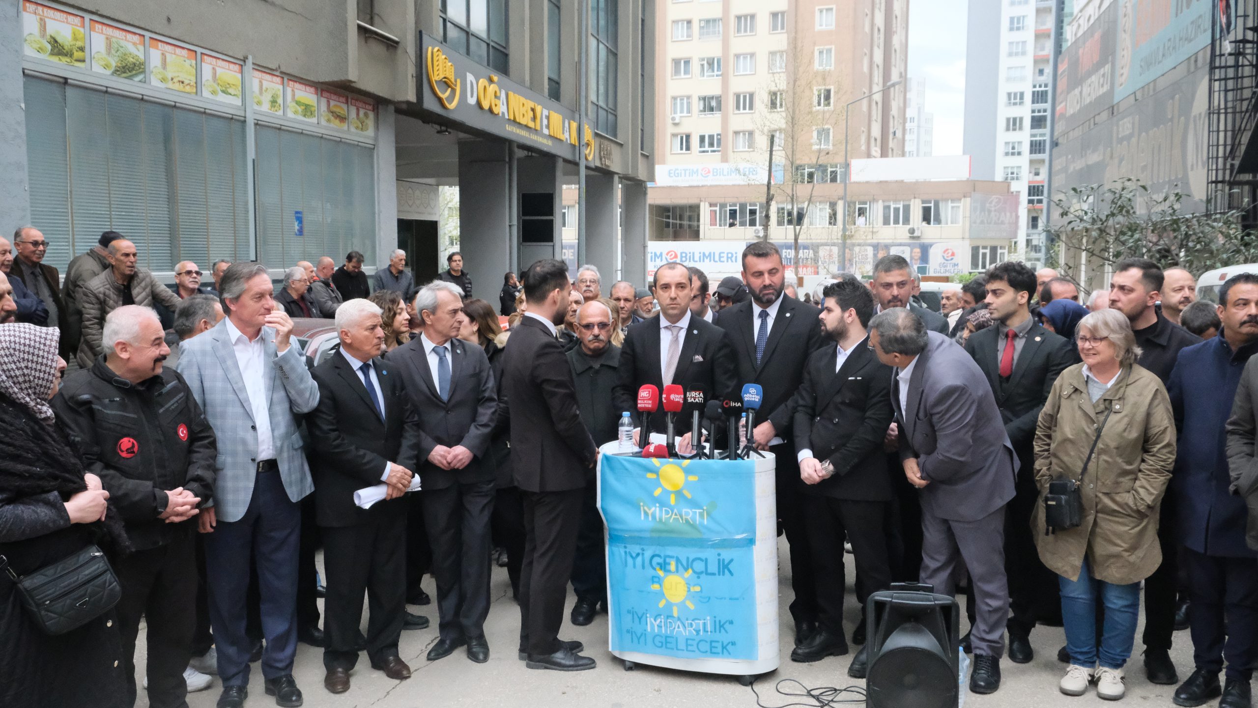 İYİ Parti Bursa teşkilatında görevden almalar sonrası kriz büyüdü. Osmangazi