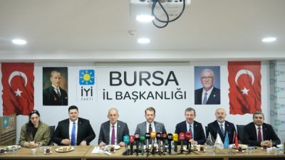 İYİ Parti Bursa İl Başkanlığı’nda düzenlenen toplantıda, kentteki istifalar ve