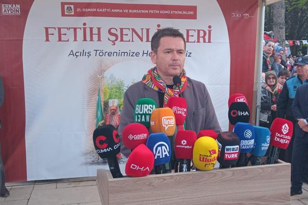 Bursa’nın fethinin 700. yılı kapsamında düzenlenen etkinlikler, protokol ve vatandaşların