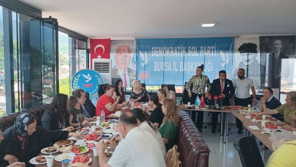 DSP Bursa İl Başkanı Mehmet Seskır, teşkilat üyeleriyle kahvaltı programında