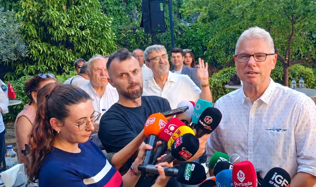 Mudanya Belediye Başkanı Deniz Dalgıç, gazetecilerle bir araya geldiği buluşmada