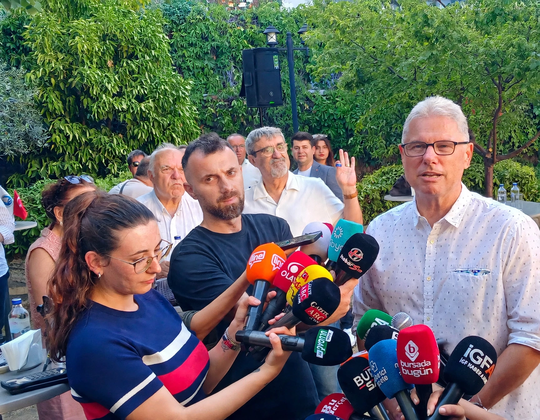 Mudanya Belediye Başkanı Deniz Dalgıç, gazetecilerle bir araya geldiği buluşmada