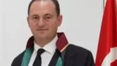 Bursa Barosu'nun bugün BAOB'da sandıkların kurulmasıyla gerçekleştirilen başkanlık seçimlerinde Av.